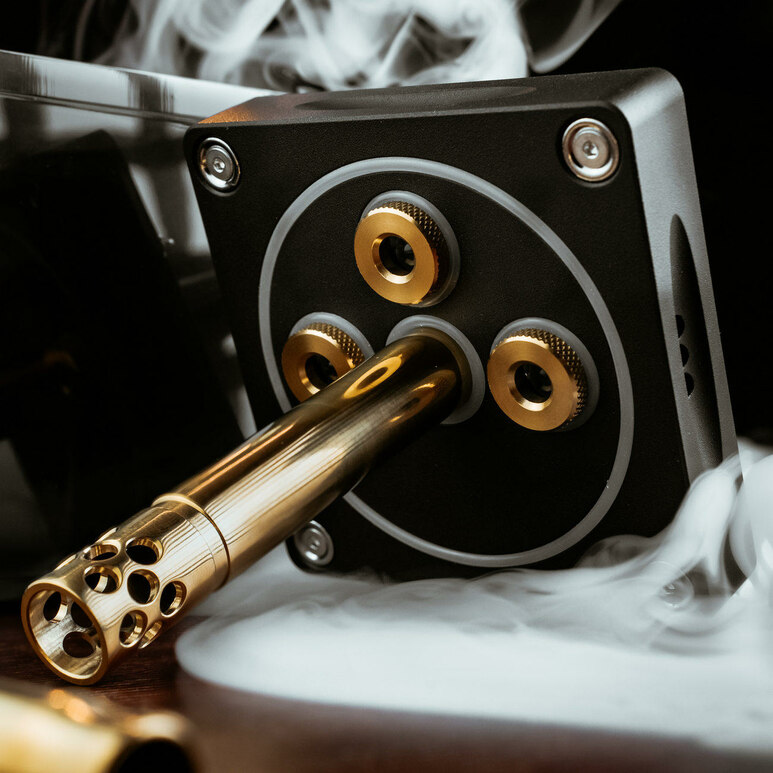 Hookah Hoob - subAtom (Black / Gold components / Transparent Flask)